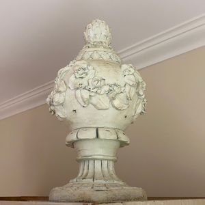 Chic decor. 2 pieces.